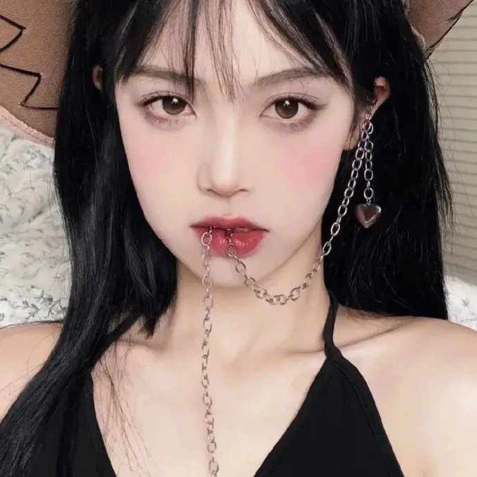 被指控的女人
